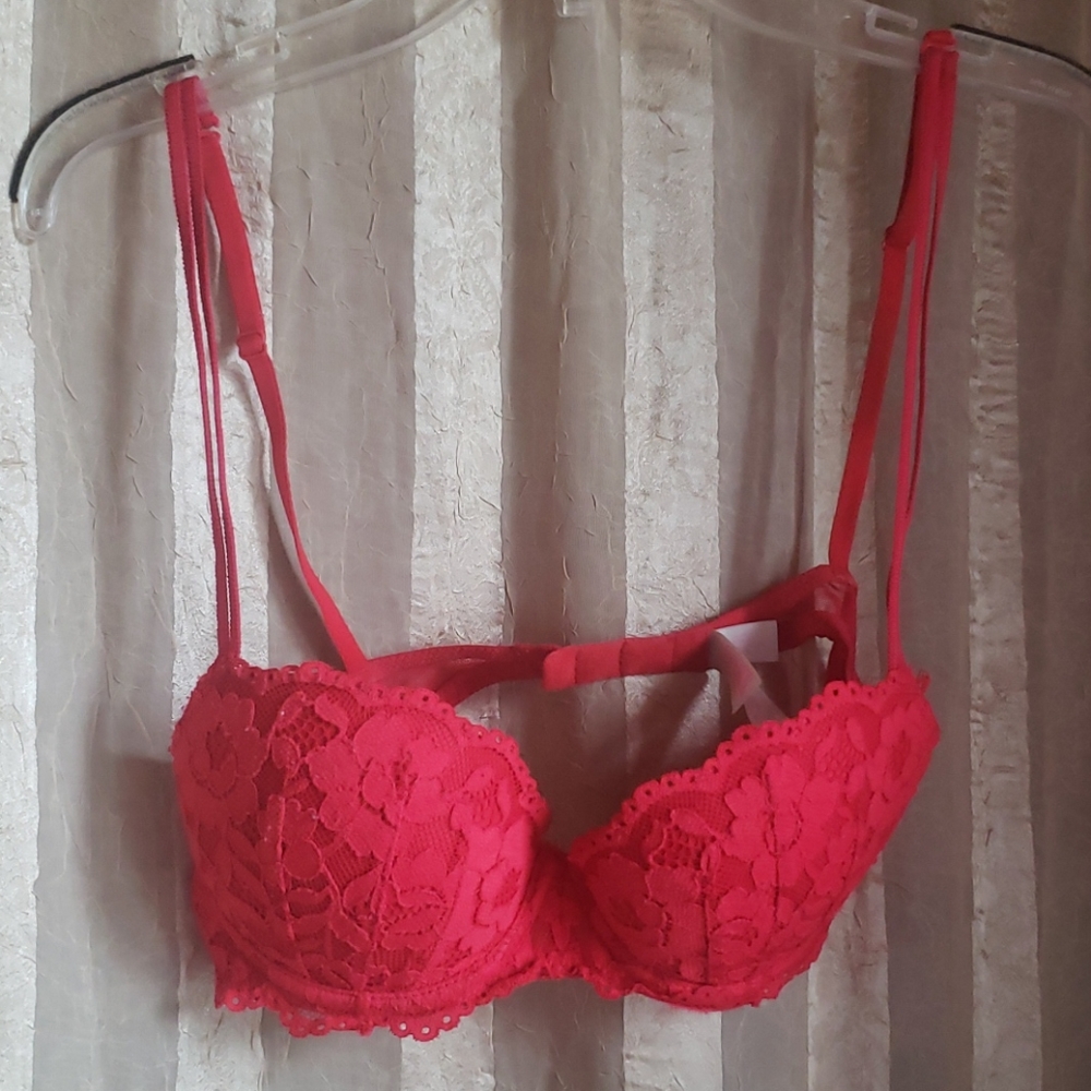 Pink Victoria secret push up bra.